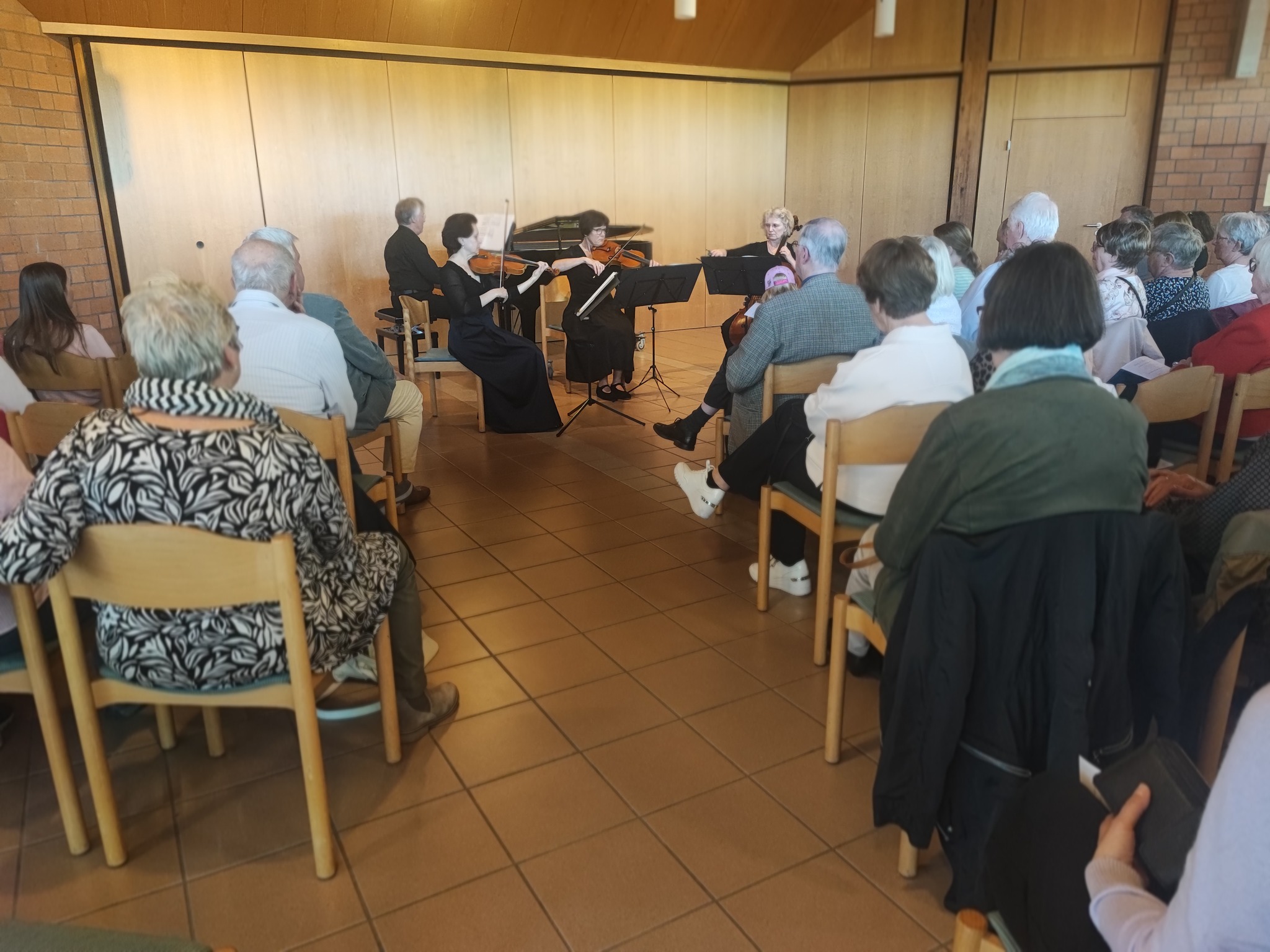 Konzertabend mit dem Trio d’archi und Karl-Friedrich Schäfer

Am Sonntag, dem 26. April, verwandelte sich der Kleine...